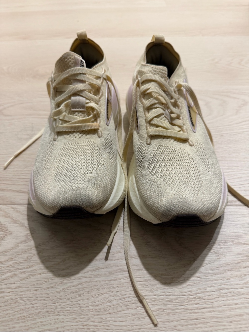 Brooks Women's Glycerin 21 in Cream with Light Pink Accents